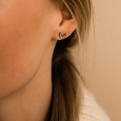 8mm Plain V Earrings