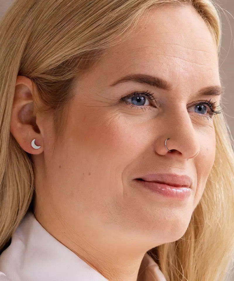 Nose ring, Right side on model